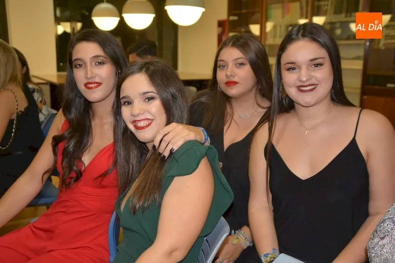 Jóvenes pertenecientes al Colegio Mayor de Oviedo / Lydia González