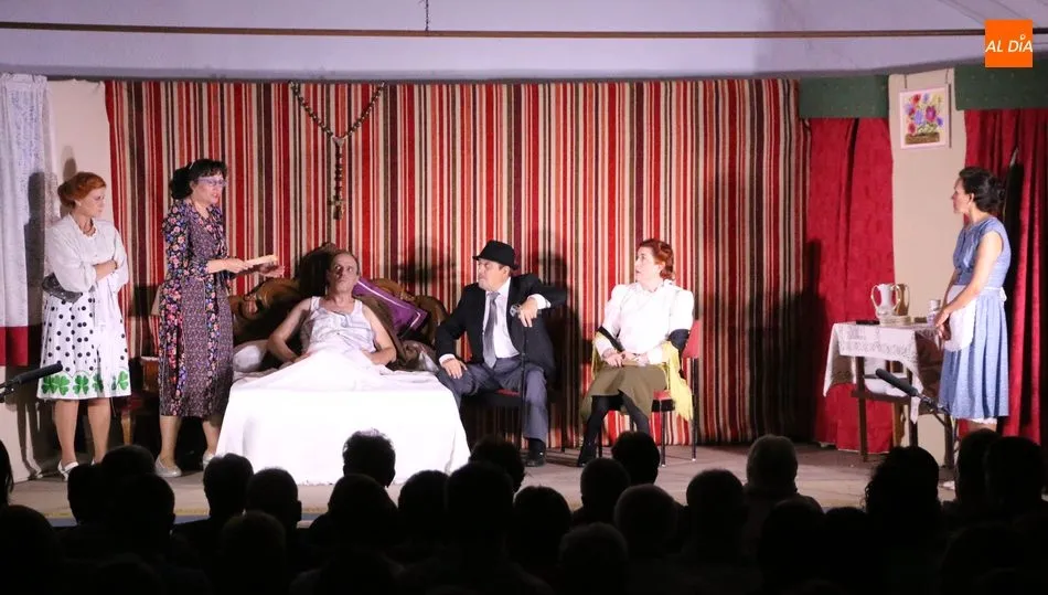 Aquí se hace Teatro volvió a arrancar las risas de los vecinos de Valderrodrigo en el inicio de las fiestas / CORRAL