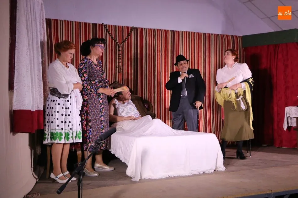 Foto 7 - Valderrodrigo comienza las fiestas de las Madrinas con &lsquo;Aqu&iacute; se hace teatro&rsquo;  