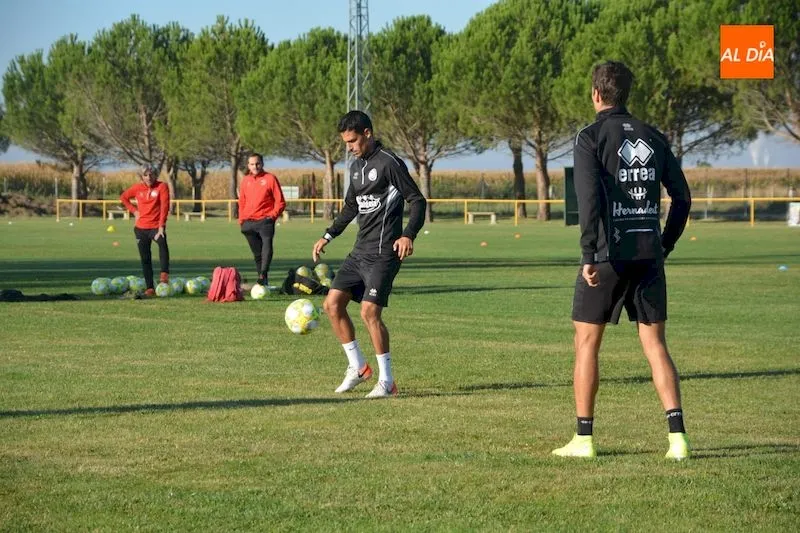 Entrenamiento de Unionistas en El Arenal de Villoria / Lydia González