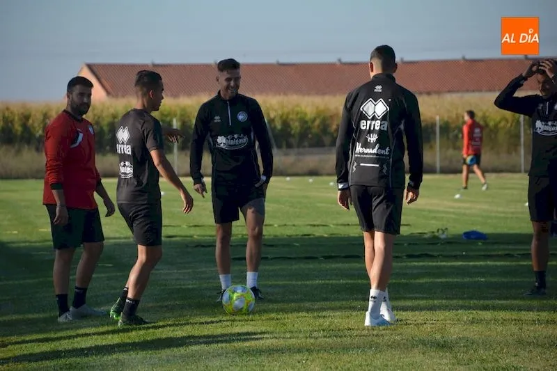 Foto 4 - Unionistas ultima el derbi charro ante el Salamanca UDS en Villoria