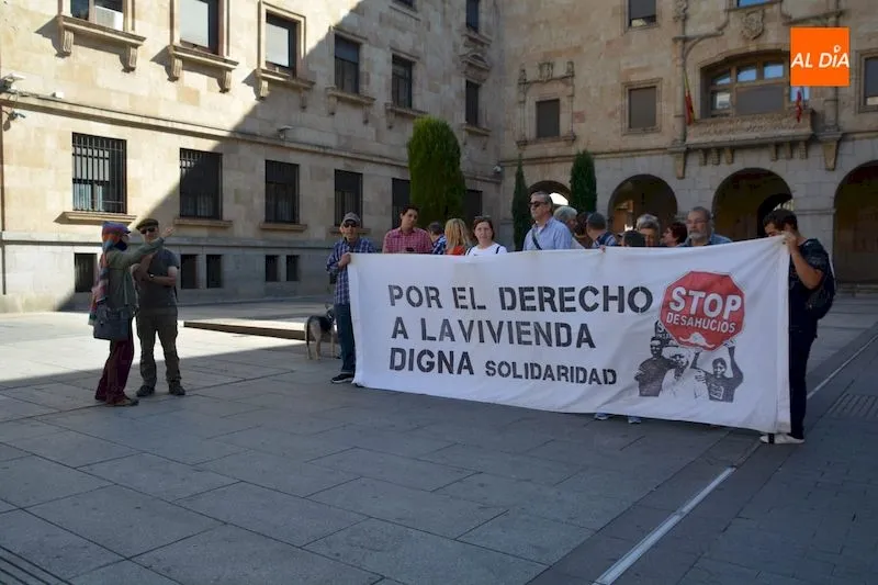 Foto 2 - Stop Desahucios realiza una concentraci&oacute;n para reclamar el derecho a una vivienda digna