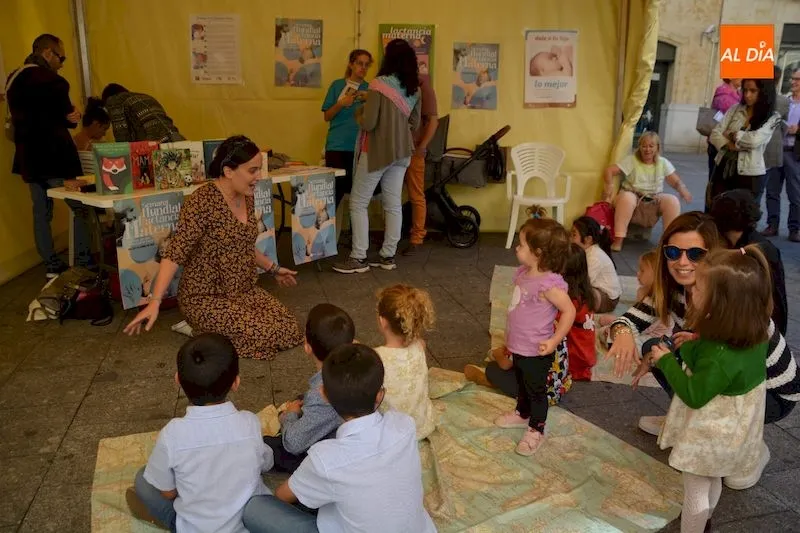 En la carpa tuvo lugar un cuentacuentos para los más pequeños / Lydia González