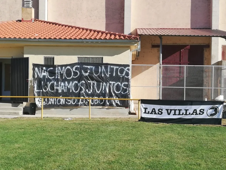 Foto 2 - Unionistas CF recibe el apoyo de su afici&oacute;n de Las Villas ante el derbi