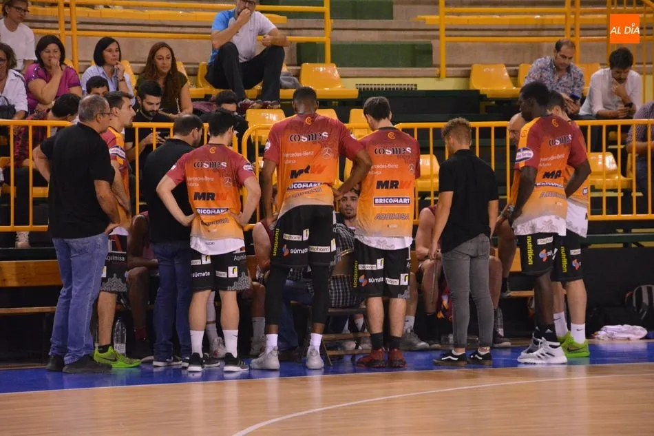 Foto 11 - El Aquimisa Carbajosa se impone en el derbi al CB Tormes (63-74)