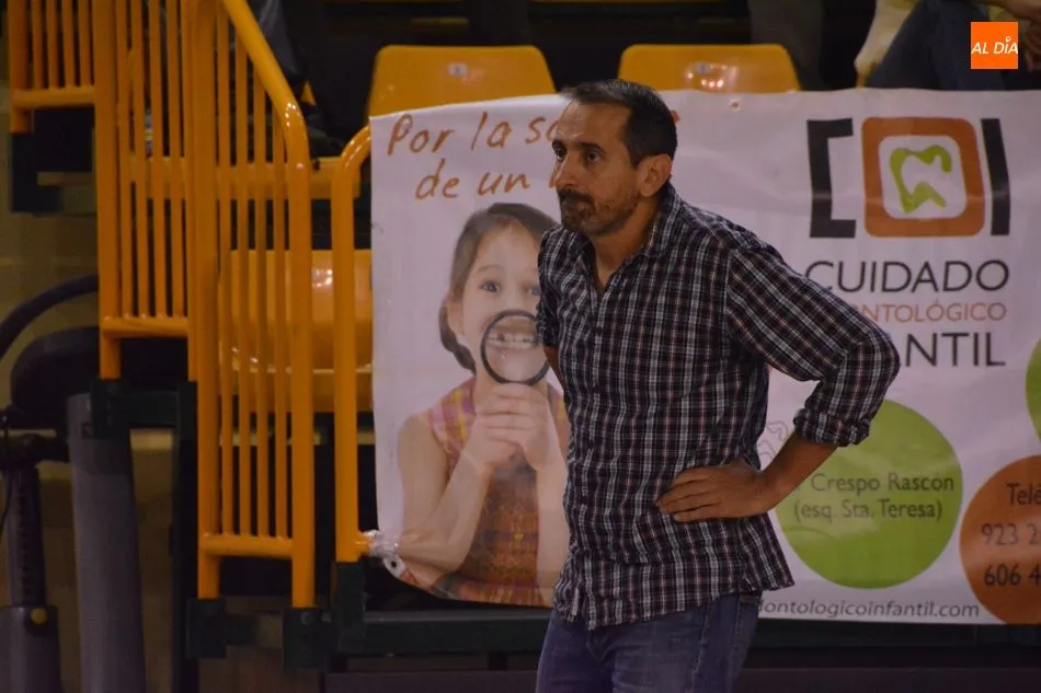 Foto 9 - El Aquimisa Carbajosa se impone en el derbi al CB Tormes (63-74)