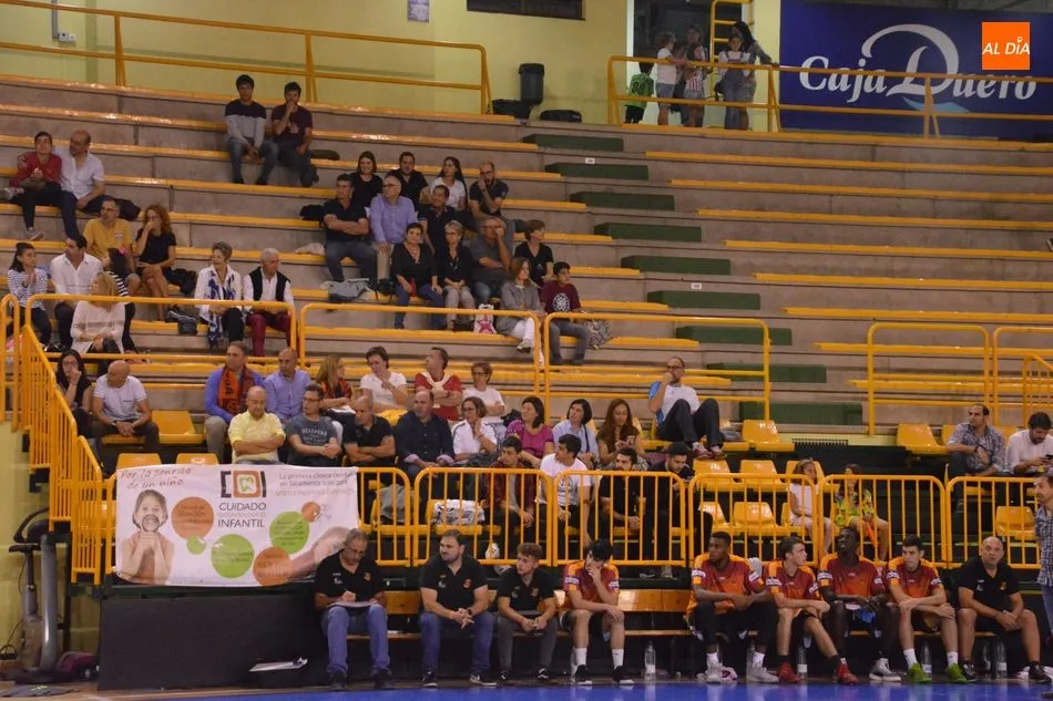 Foto 4 - El Aquimisa Carbajosa se impone en el derbi al CB Tormes (63-74)
