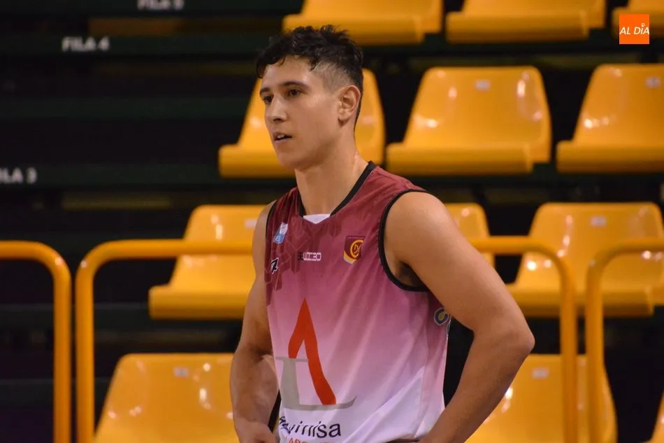 Foto 3 - El Aquimisa Carbajosa se impone en el derbi al CB Tormes (63-74)