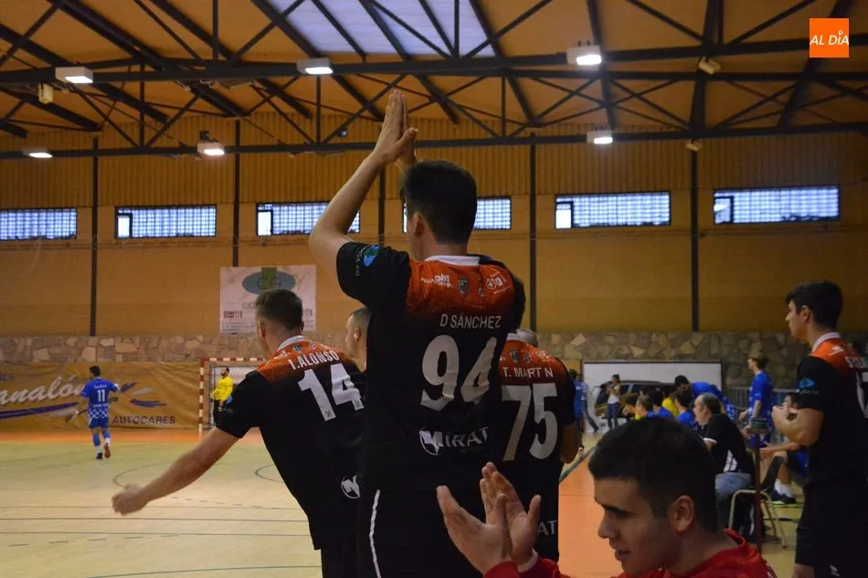 Foto 10 - El BM Salamanca sigue invicto, pero se le escapa la victoria en el &uacute;ltimo minuto ante el Toscaf...