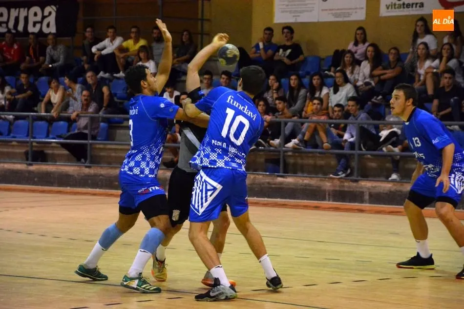 Foto 7 - El BM Salamanca sigue invicto, pero se le escapa la victoria en el &uacute;ltimo minuto ante el Toscaf...