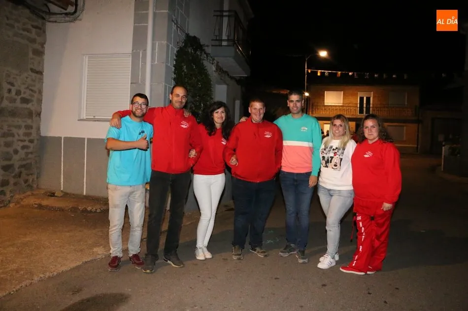 Foto 2 - Divertido desfile de carrozas en Valderrodrigo hasta con siete representaciones  