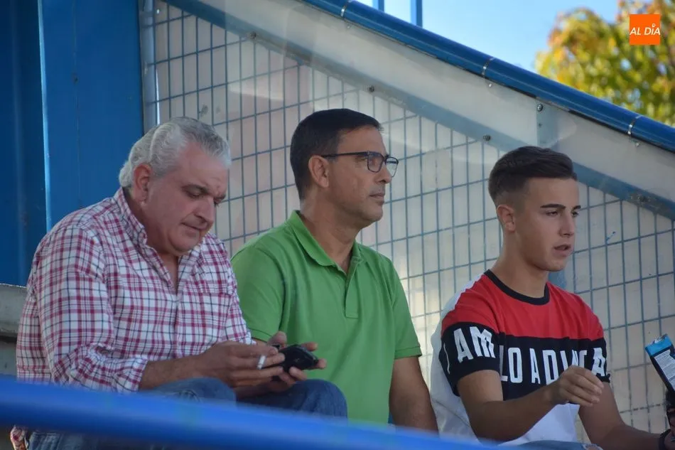 Foto 10 - El Santa Marta no aprovecha jugar contra 10 y cae con el Aravaca (0-1)