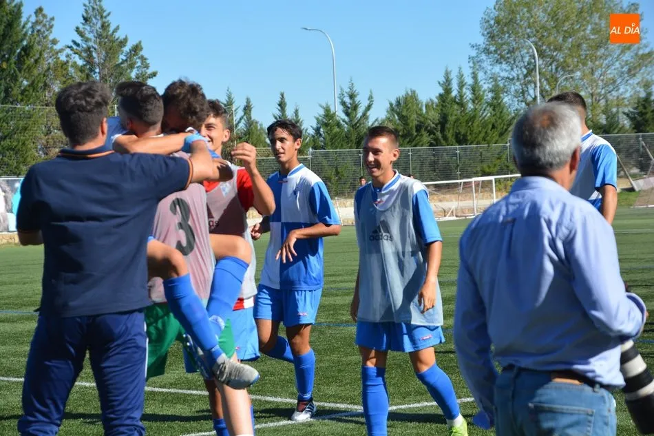 Foto 5 - El Santa Marta no aprovecha jugar contra 10 y cae con el Aravaca (0-1)