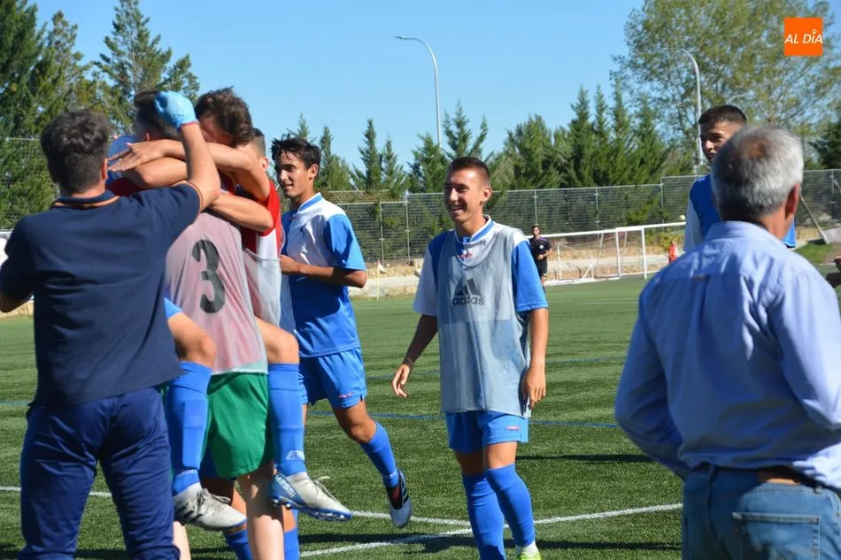Foto 2 - El Santa Marta no aprovecha jugar contra 10 y cae con el Aravaca (0-1)