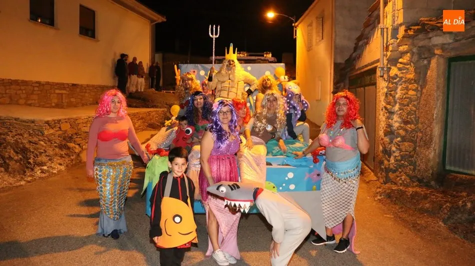 Foto 8 - Cabeza del Caballo se supera en el desfile de carrozas
