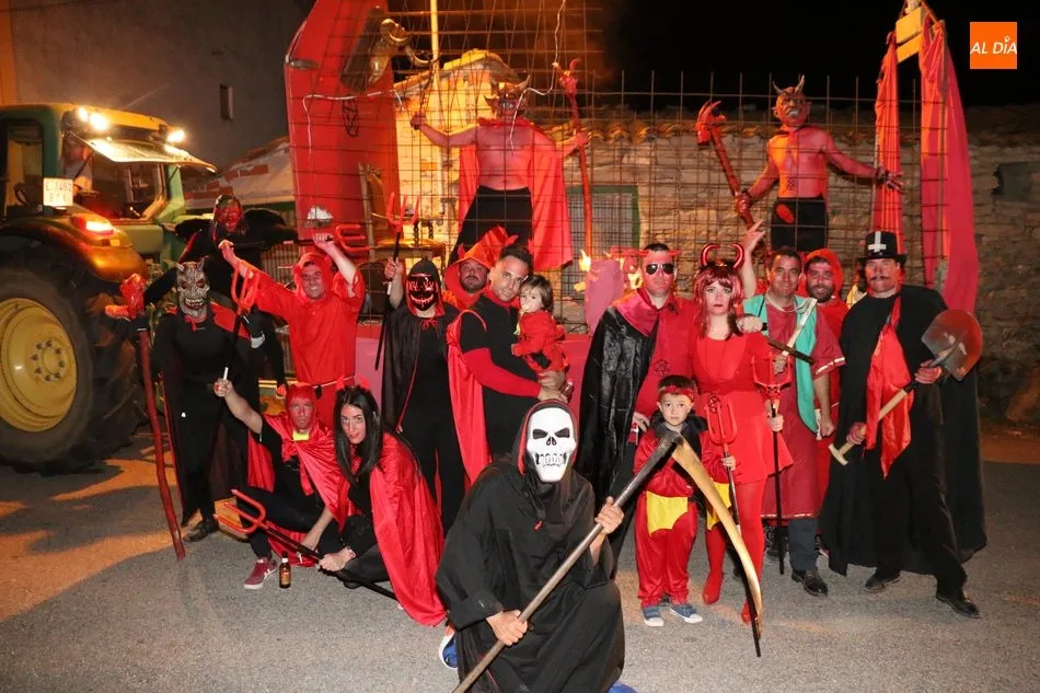 Foto 5 - Cabeza del Caballo se supera en el desfile de carrozas