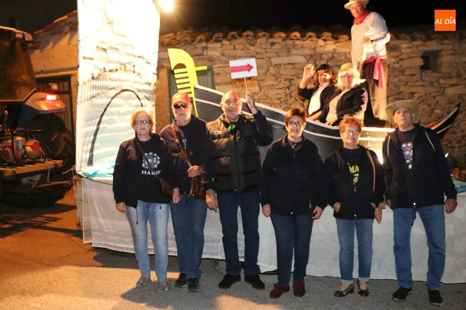 Foto 4 - Cabeza del Caballo se supera en el desfile de carrozas