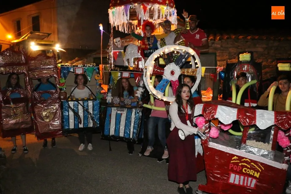 Foto 3 - Cabeza del Caballo se supera en el desfile de carrozas