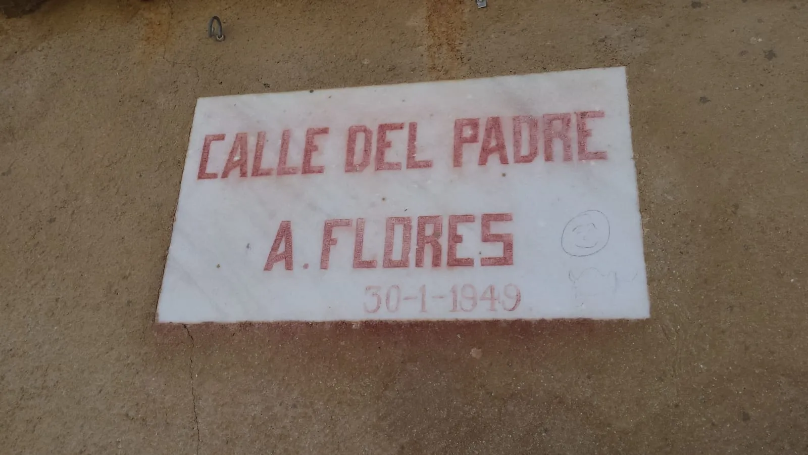 Calle de la casa paterna de la familia Flores Albarrán