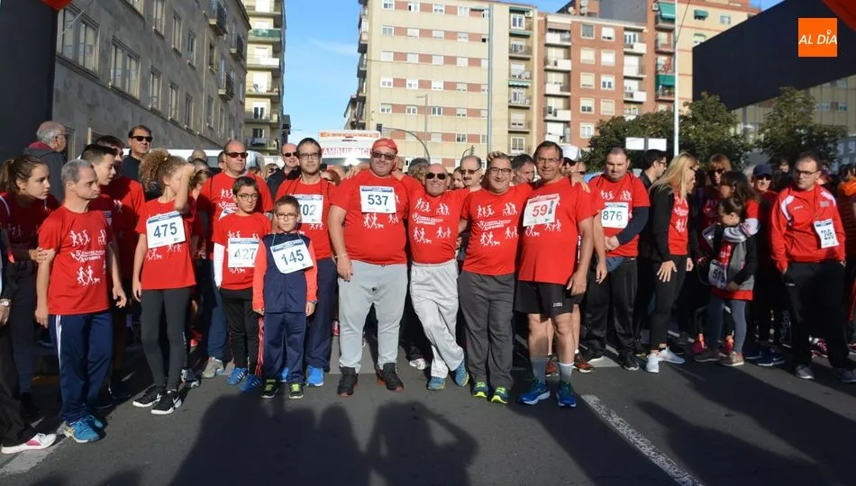 Participantes en la prueba no competitiva de la Carrera Popular de Asprodes. Foto: Lydia González