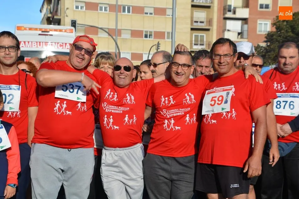 Foto 2 - Salamanca se vuelca con la V Marcha Popular de Asprodes