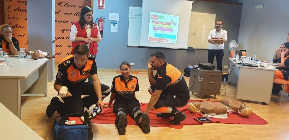 Foto 8 - Polic&iacute;a y Protecci&oacute;n Civil perfeccionan su formaci&oacute;n en primeros auxilios