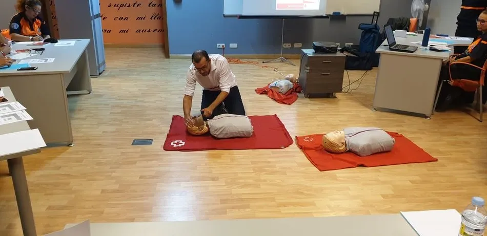 Foto 7 - Polic&iacute;a y Protecci&oacute;n Civil perfeccionan su formaci&oacute;n en primeros auxilios