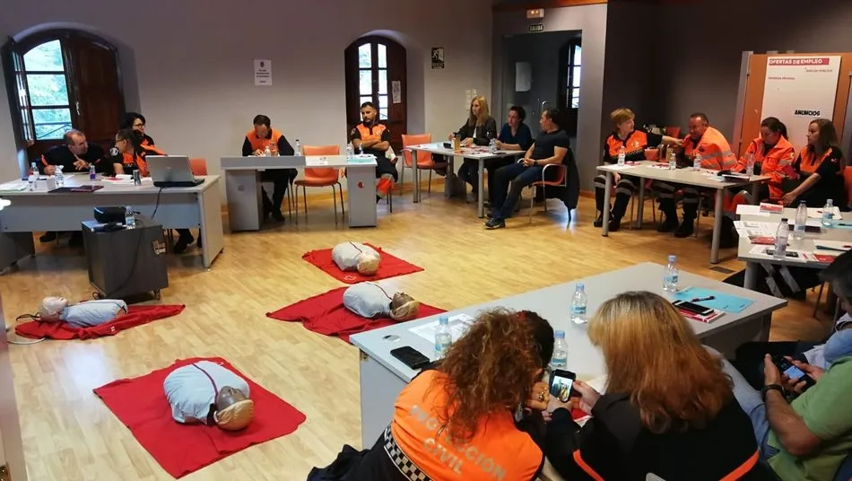 Foto 4 - Polic&iacute;a y Protecci&oacute;n Civil perfeccionan su formaci&oacute;n en primeros auxilios