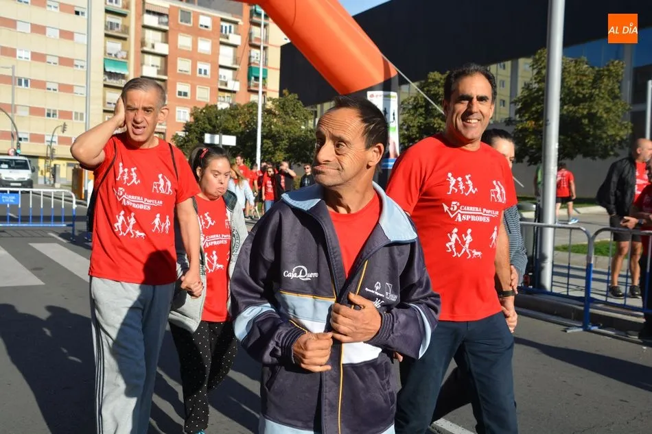 Foto 5 - Salamanca se vuelca con la V Marcha Popular de Asprodes