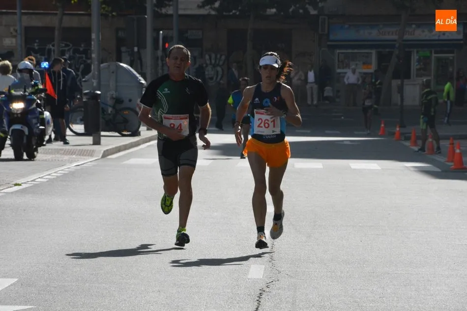 Foto 11 - Jes&uacute;s Galache y &Aacute;ngeles Mu&ntilde;oz vencen en la prueba competitiva de la V Carrera Popular Asprodes