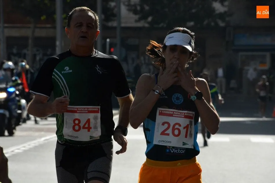 Foto 9 - Jes&uacute;s Galache y &Aacute;ngeles Mu&ntilde;oz vencen en la prueba competitiva de la V Carrera Popular Asprodes