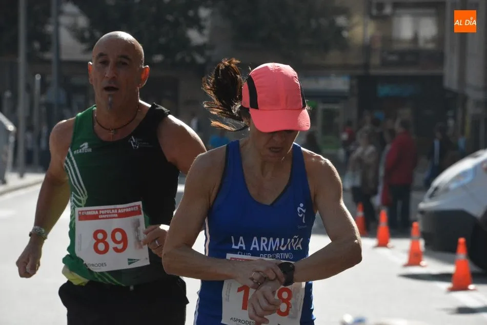 Foto 6 - Jes&uacute;s Galache y &Aacute;ngeles Mu&ntilde;oz vencen en la prueba competitiva de la V Carrera Popular Asprodes