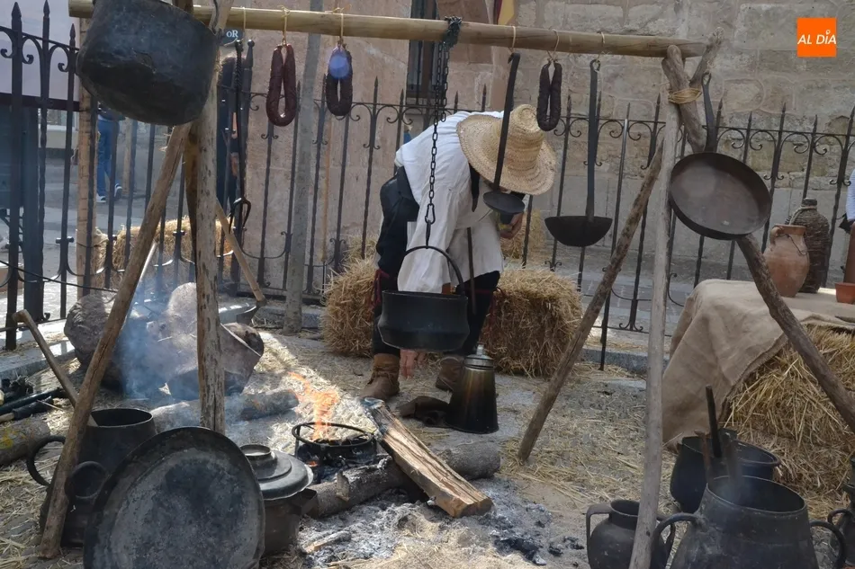 Foto 11 - El ritmo en la calle no cesa en la Feria Medieval  