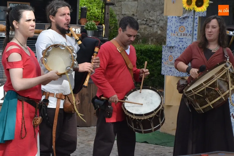 Foto 5 - El ritmo en la calle no cesa en la Feria Medieval  