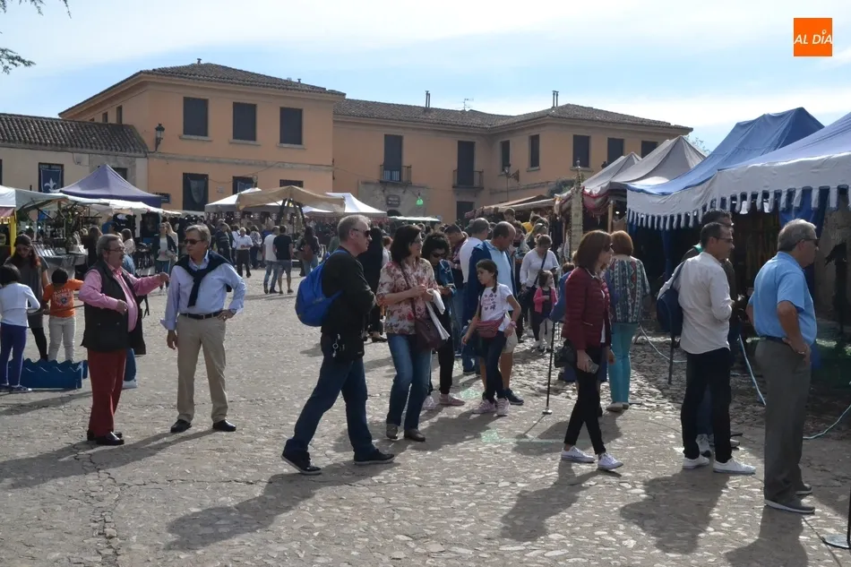 Foto 4 - El ritmo en la calle no cesa en la Feria Medieval  