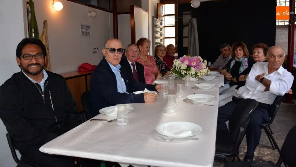 Foto 3 - Emotivo homenaje por las Bodas de Oro en la fiesta de la Asociaci&oacute;n de Mayores de San Felices de...