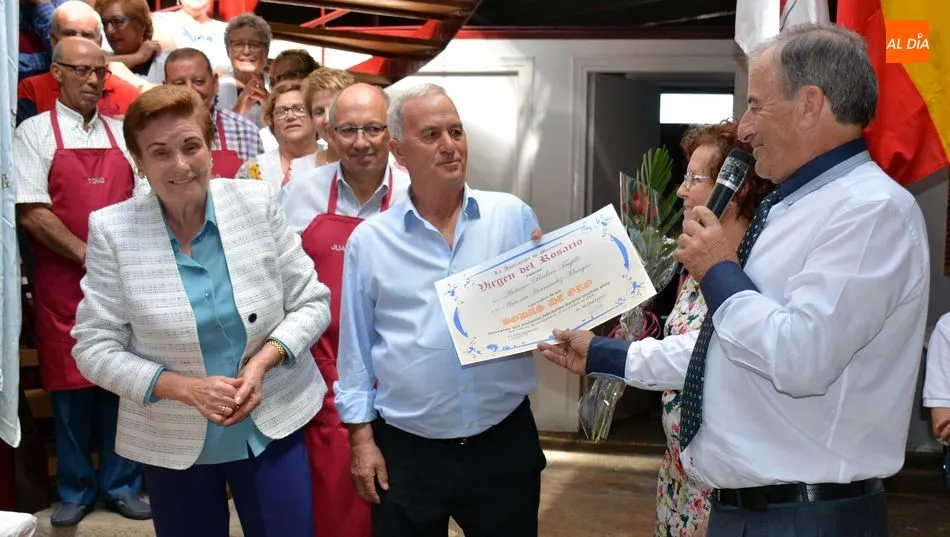 Foto 11 - Emotivo homenaje por las Bodas de Oro en la fiesta de la Asociaci&oacute;n de Mayores de San Felices de...
