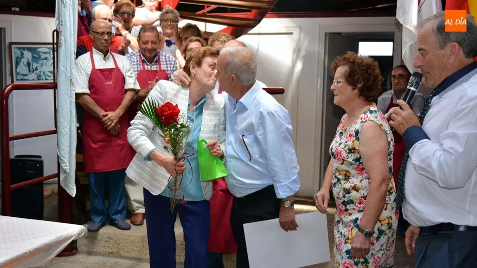 Foto 10 - Emotivo homenaje por las Bodas de Oro en la fiesta de la Asociaci&oacute;n de Mayores de San Felices de...