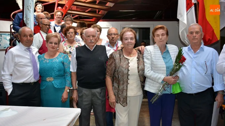 Foto 7 - Emotivo homenaje por las Bodas de Oro en la fiesta de la Asociaci&oacute;n de Mayores de San Felices de...