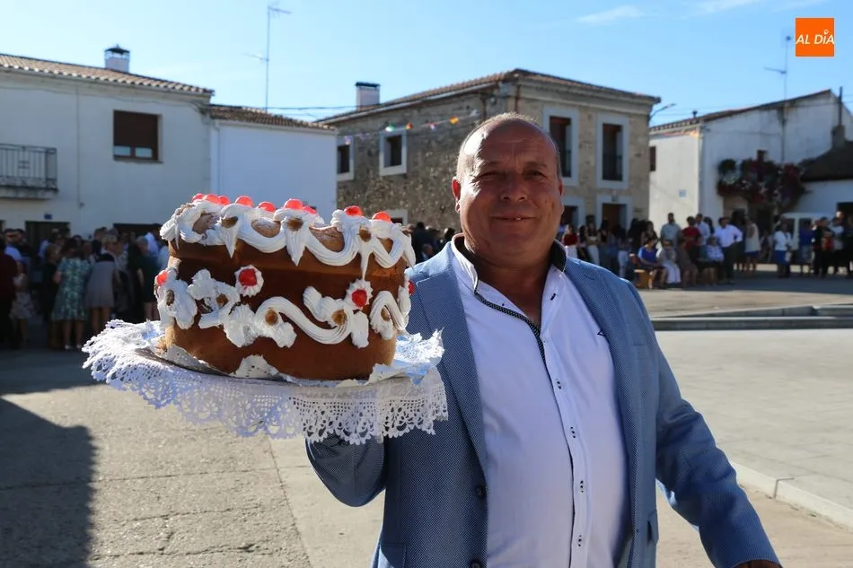 Foto 10 - Valderrodrigo acompa&ntilde;a a su Madrina en los actos en honor a la Virgen del Rosario  