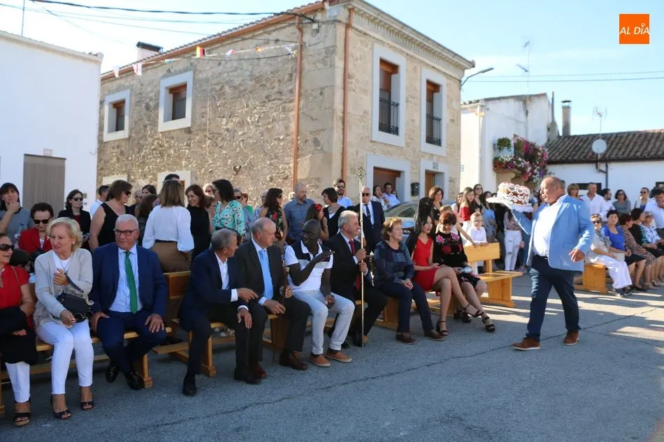 Foto 8 - Valderrodrigo acompa&ntilde;a a su Madrina en los actos en honor a la Virgen del Rosario  