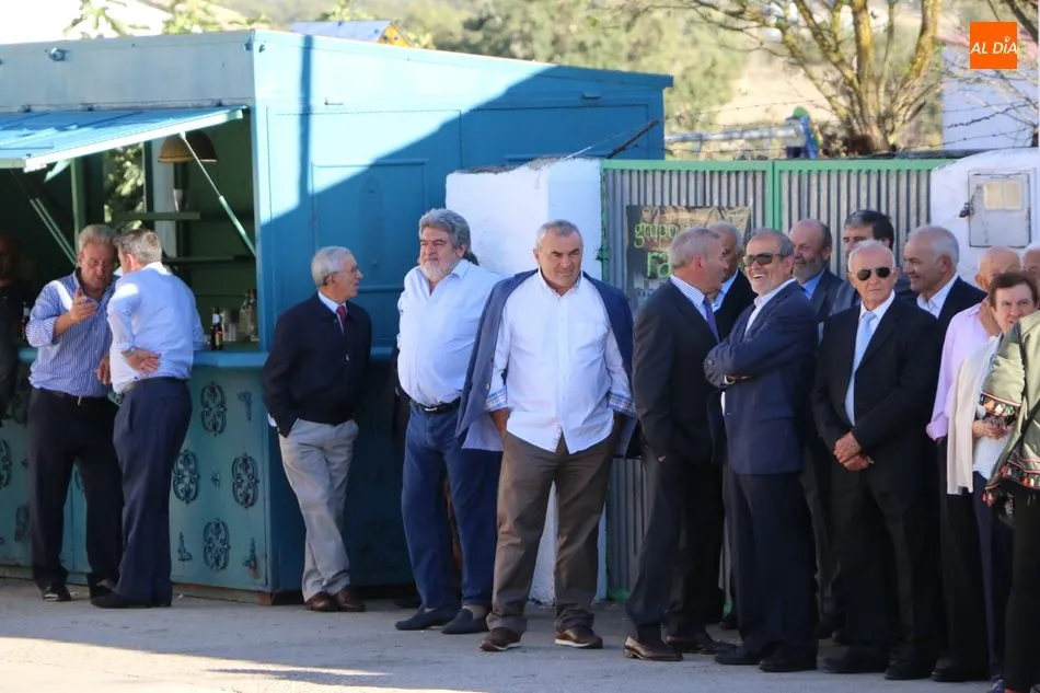 Foto 7 - Valderrodrigo acompa&ntilde;a a su Madrina en los actos en honor a la Virgen del Rosario  