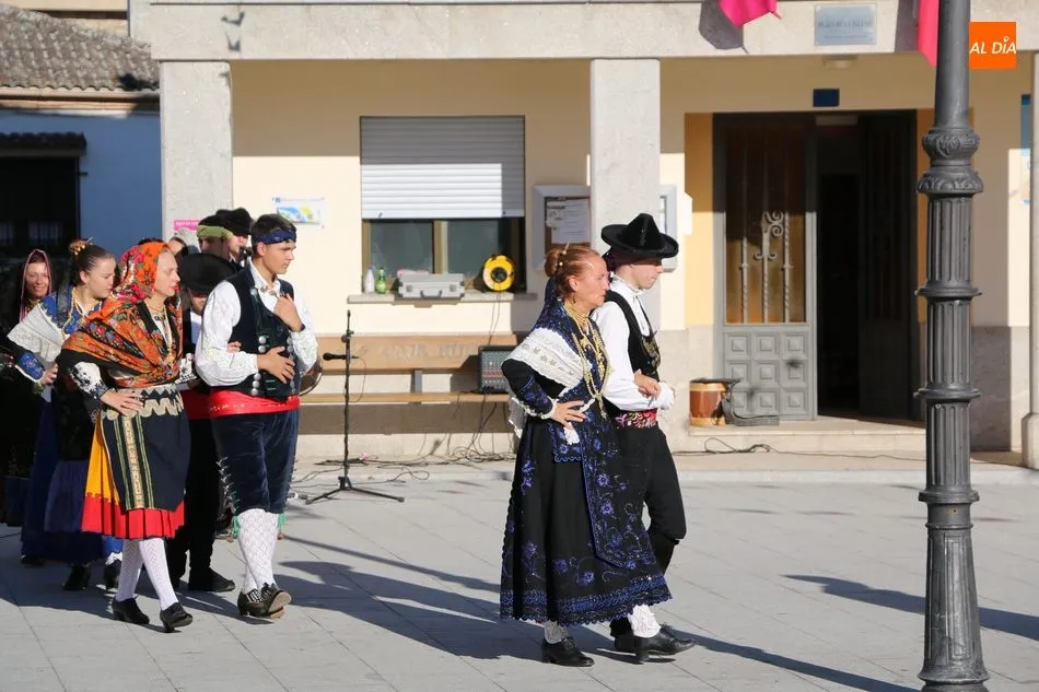Foto 6 - Valderrodrigo acompa&ntilde;a a su Madrina en los actos en honor a la Virgen del Rosario  