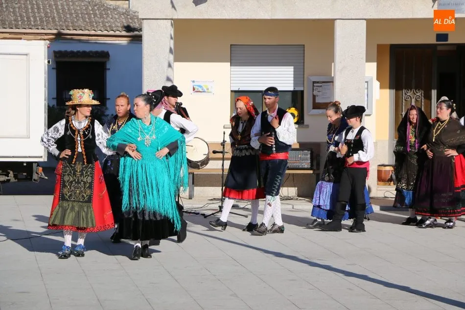 Foto 5 - Valderrodrigo acompa&ntilde;a a su Madrina en los actos en honor a la Virgen del Rosario  