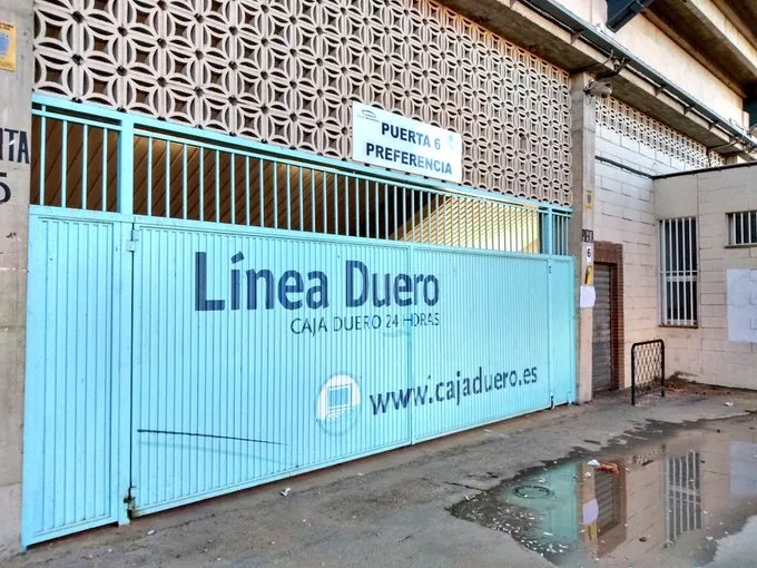 Puerta de Preferencia por la que fueron expulsados los dos voluntarios / @UnionistasCF