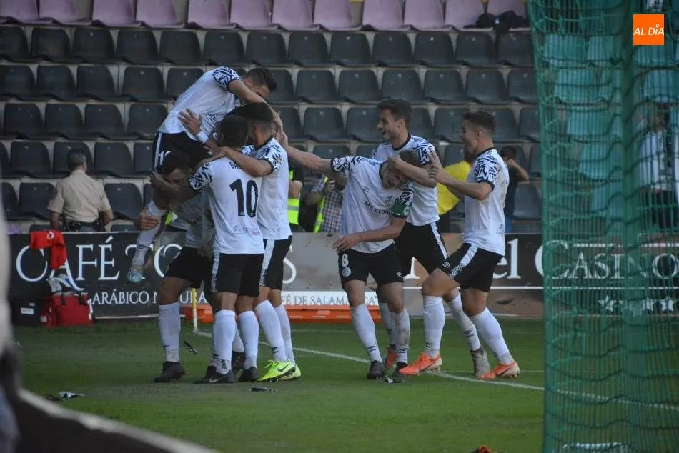 Foto 10 - Dos goles para olvidar un paup&eacute;rrimo espect&aacute;culo