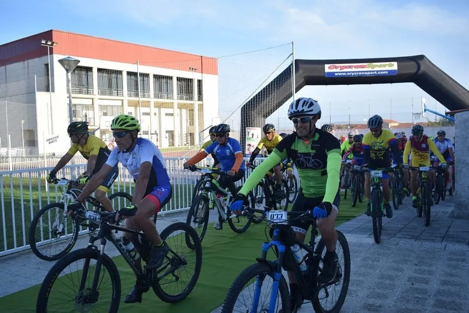 Foto 9 - Jos&eacute; Carlos &Aacute;lvarez y Eva Mart&iacute;n se llevan la tercera Marcha BTT Arribes Race de Aldead&aacute;vila  