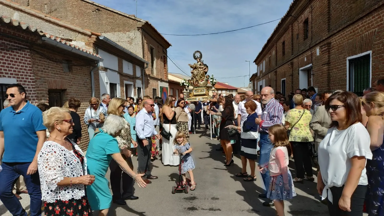 Foto 2 - R&aacute;gama se echa a las calles para festejar a la Virgen de Rosario en el pen&uacute;ltimo d&iacute;a de sus...
