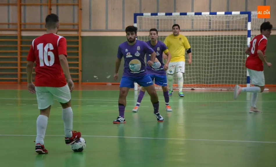 Foto 6 - El III Senior se estrena en Conde de Fox&aacute; con una c&oacute;moda victoria ante La Ba&ntilde;eza  