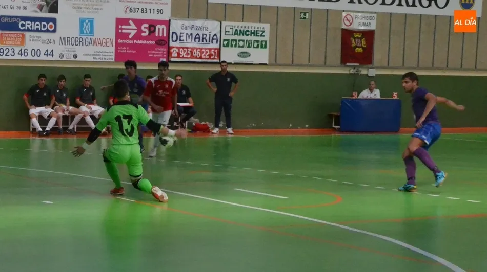Foto 3 - El III Senior se estrena en Conde de Fox&aacute; con una c&oacute;moda victoria ante La Ba&ntilde;eza  
